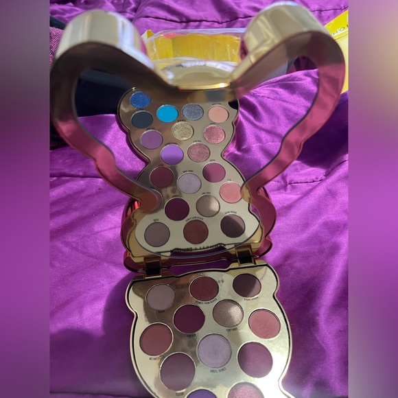 Sephora and Moschino Eyeshadow Palette. - Picture 5 of 11